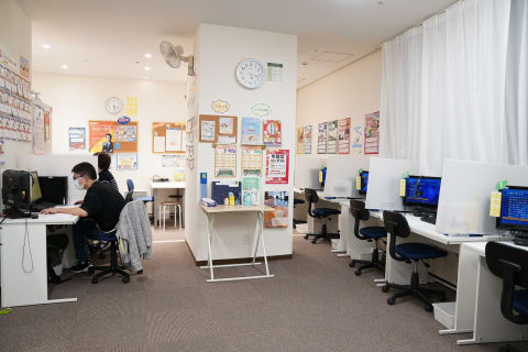 姉妹教室「パソコン市民講座」ではパソコンスキルも習得できます。