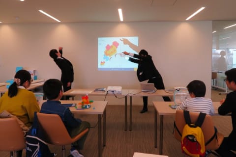 授業は先生の熱演で楽しくわかりやすい