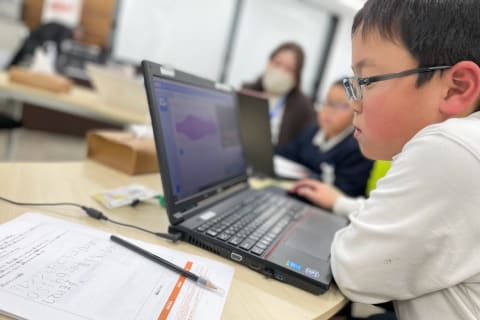 真剣に取り組んでいます。集中力が高められるのもiTeenの魅力の一つ