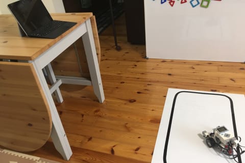 暖かみのあるお部屋でプログラミングします