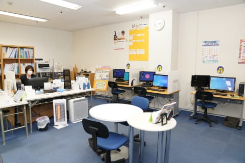 姉妹教室「パソコン市民講座」では、タイピングやパソコンスキルも習得できます。