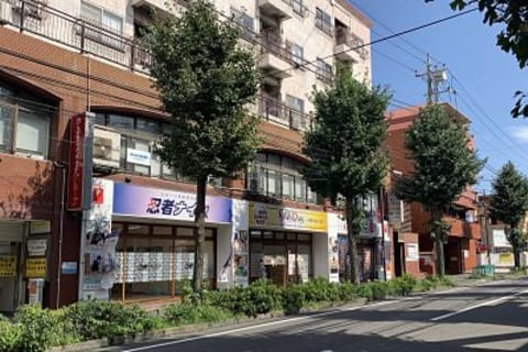 青葉台駅西口を出て、徒歩5分程で左手にスクールが見えてきます！
