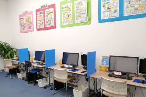 姉妹教室「パソコン市民講座」では、タイピングやパソコンスキルも習得できます。