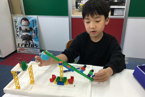 上大岡校は2017年1月に現在の校舎に移転いたしました。移転前も含めますと歴史の長い教室となっており、現在では年長さんから高校生まで多くの子供たちが通っています。