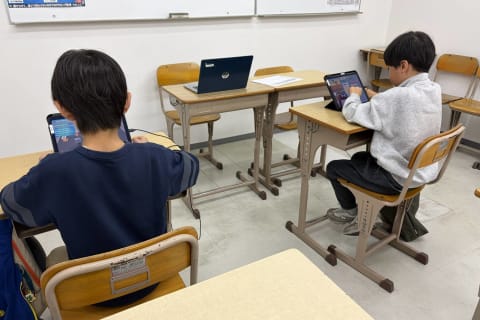 とても集中して取り組んでいます。