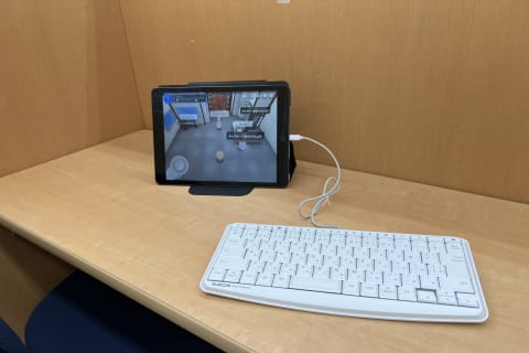 タブレットを使用しタイピングも学べます。
