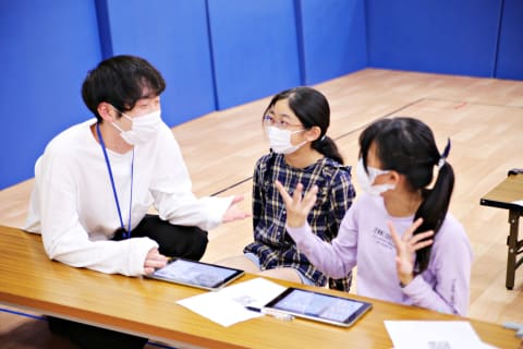 公立小学校内学童クラブ・プログラミングイベントの様子