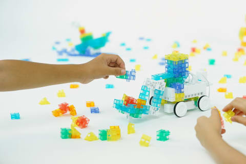 ソニー・グローバルエデュケーションのKOOV®（クーブ）