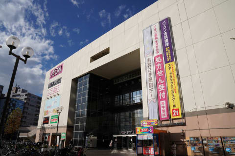 東神奈川駅西口徒歩3分 歩道橋直結で通学に便利です。