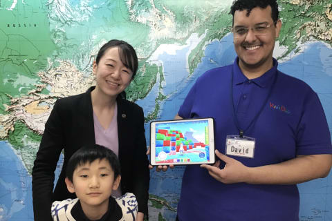 コーチと一緒に楽しみましょう！※保護者の許可を得て掲載しています