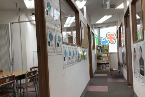 教室の風景です。駅やバス停からも近く、とても通いやすい立地です。