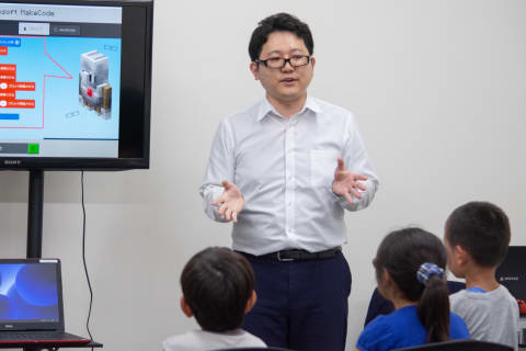 一緒に考えたりディスカッションをしながら取り組むことでチームプレイも育めます