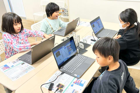 TELACO藤が丘校は名古屋市営地下鉄「藤が丘駅」から徒歩5分