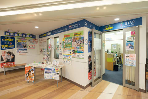 教室はエコール・ロゼ4Fにあります。無料駐車場併設で送迎にも便利です。