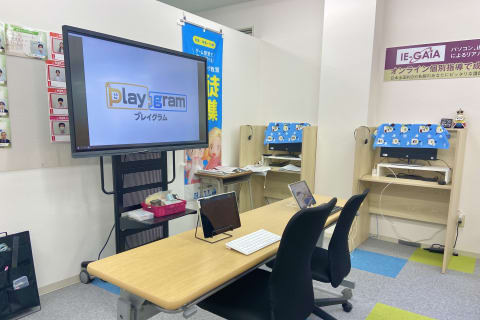 数人並んで授業する場合も、それぞれは異なる授業内容を実施しています。