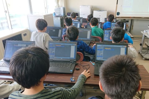 富山県内の小学校で講座を行っています