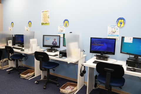 姉妹教室「パソコン市民講座」では、タイピングやパソコンスキルも習得できます。