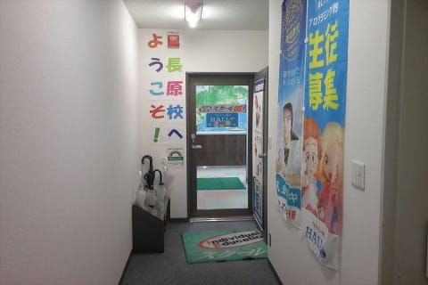 ２Fの奥の奥（L字になっています）を進むと入り口があります。