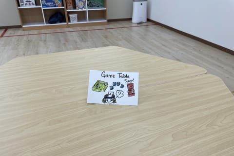 生徒同士で話し合いやすいようなテーブルです