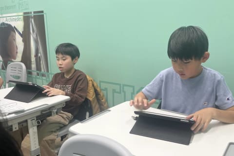 コーチ1名に対して生徒3名までの少人数制･個別レッスンをご提供！