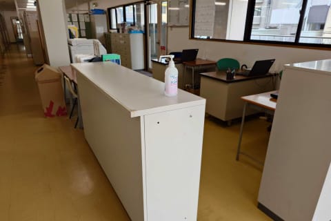入ってすぐの受付で、皆様のご来塾を明るく元気にお迎えします♪