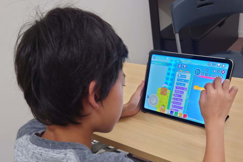 Aさんのレッスンの様子です。ミッションのブロックモードでプログラミングの練習を行っています。 自分で考えてプログラムを組めていますね！