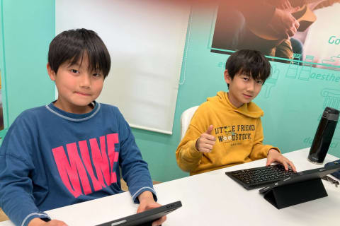 生徒同士の学び合いの機会を大切にしています。様々な学年の生徒がお互い教え合う環境も整っています。