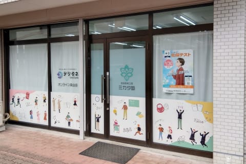 少し通りから入った位置になりますが、のぼりを目印に。