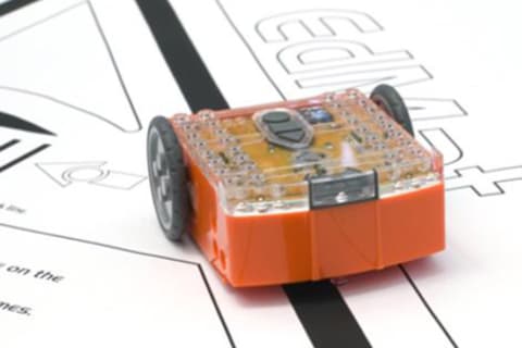 キッズコースで使用する小型ロボット