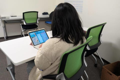 楽しみながらテキストコーディングまで学ぶことができます