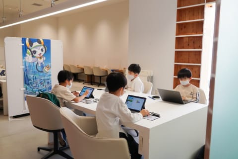 明るくて学習しやすい教室です