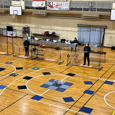 屋内操縦練習風景