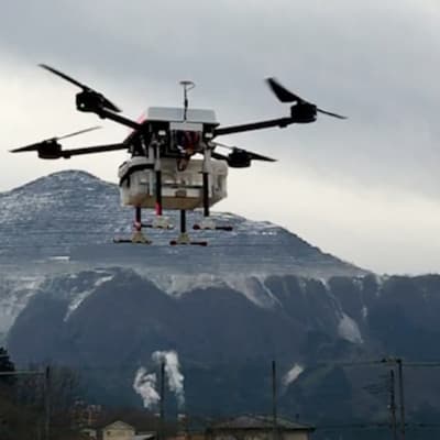 ドローンと武甲山