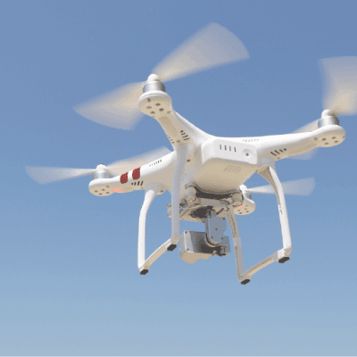 飛んでいるドローン