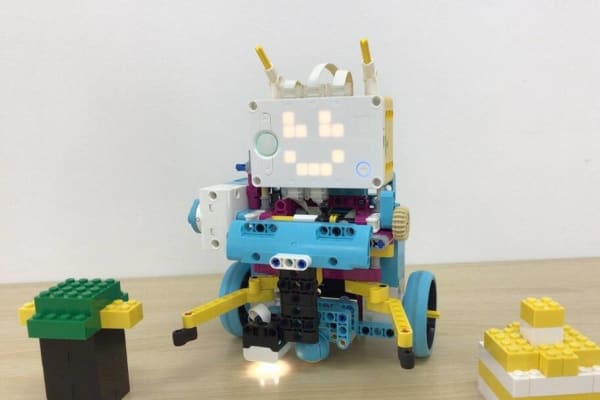 組み立てて動かす。楽しく夢中になる瞬間の中で「自分なりの表現方法」が身につきます。