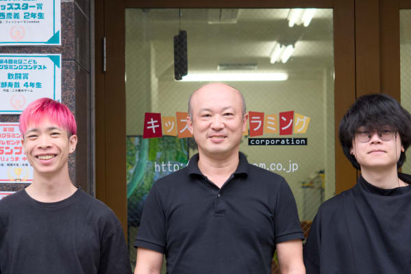 本格的なプログラミング言語やBlenerも学べる！先生一人に対して生徒4人までの個別指導！