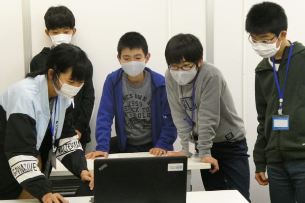 ひとり一人に合わせたカリキュラムで、楽しみながら論理的思考を養う