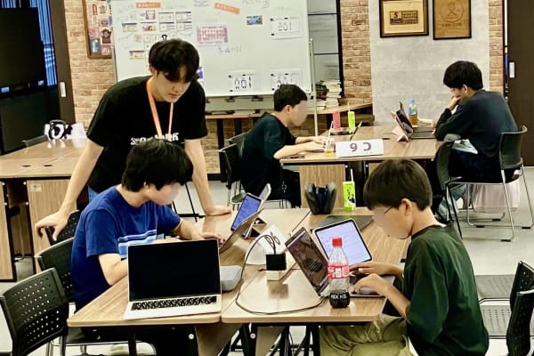 講師1人に生徒は3人まで (=´∀｀)人　ハイレベルな講師による手厚い指導でステップアップ！