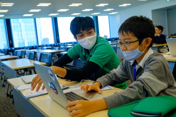 手厚いサポートと独自教材で、ハイレベルな内容でも確実に学習可能！