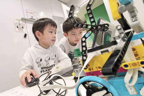 ペアで協力して取り組むことで協調性を育む