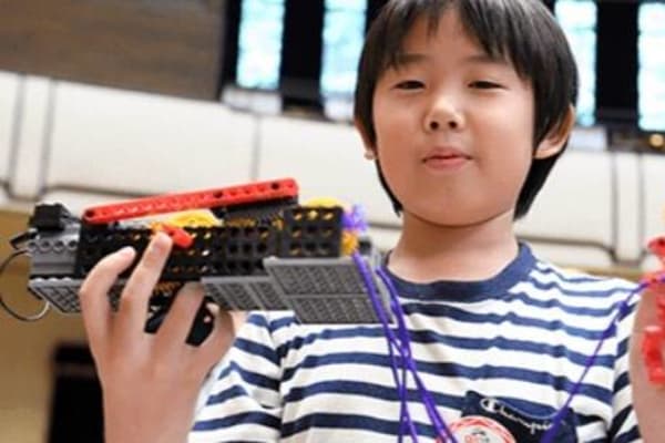 ロボット制作基礎から本格的なロボット技術まで学べるカリキュラム