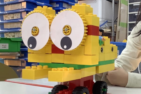 楽しみながら学ぶカリキュラムで子供たちの興味関心を引き出し知識につなげていきます