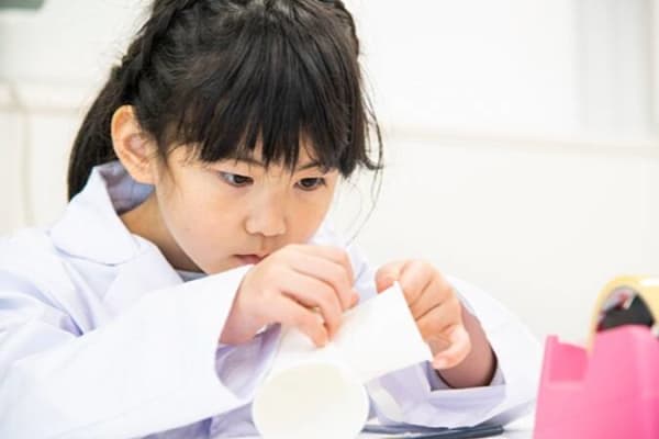 毎月設定されたテーマに沿って、様々な分野を横断して幅広く体験できるカリキュラム