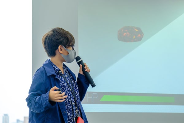 プレゼン講座やデザイン講座もご用意！プログラミングの力だけでなく作品を創る上で必要な力を身につけます