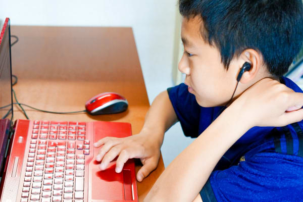 教室での授業の他に、自宅でのオンライン授業も可能