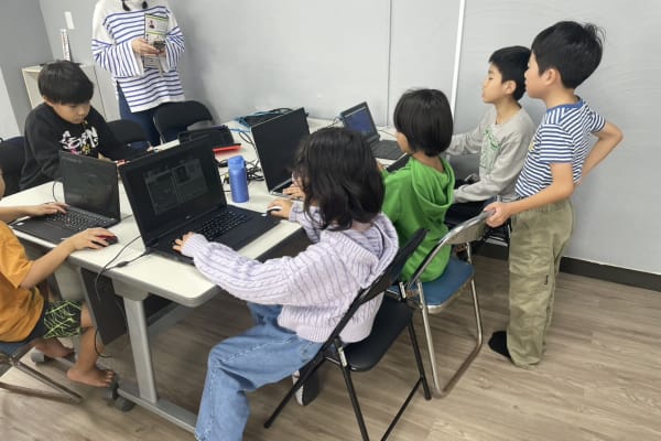 子どもたちみんなで仲良く、相談しあいながら一緒に成長していくことを目指しています