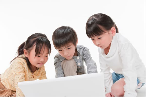 マインクラフト、ロブロックスを遊びから本物の学びへ！