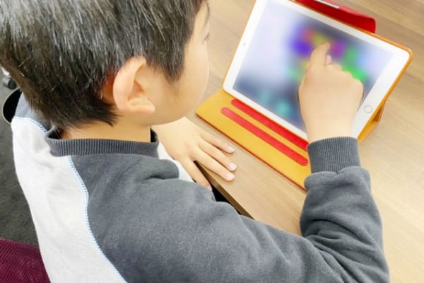 少人数制による個別指導で基礎から高度なプログラミングまで学べる