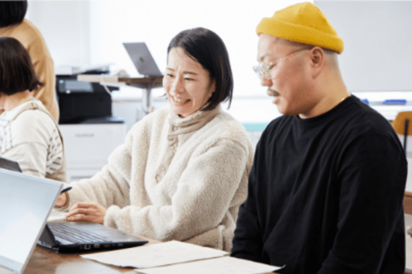 現役デザイナーが考えた授業だから、最新のトレンド・実践的な 技術が 身につく