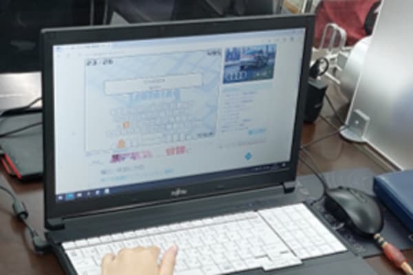 パソコンを使って学びます